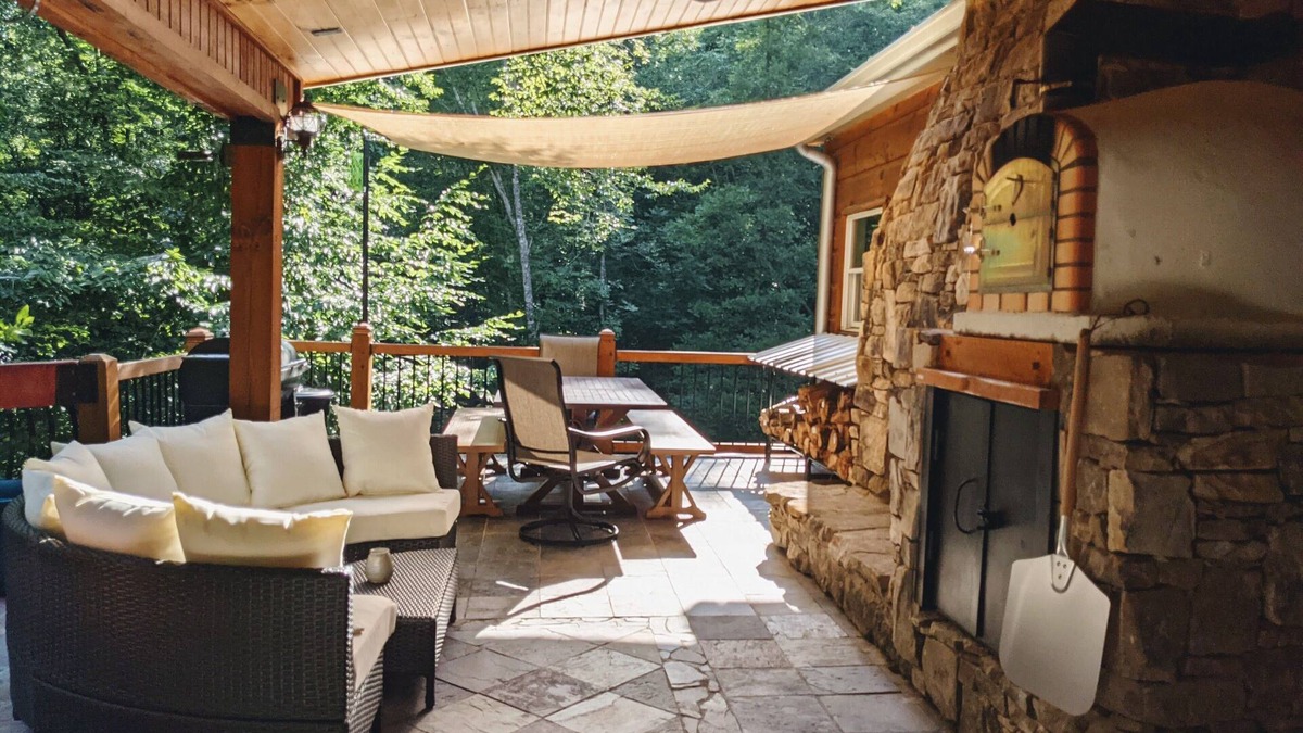 Sunset House | Cozy up at Lake Keowee, Discounted rates into September!