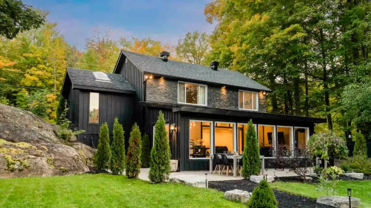 Severn Bridge House | Cozy up at this stunning and peaceful waterfront cottage <1.5hrs from GTA!