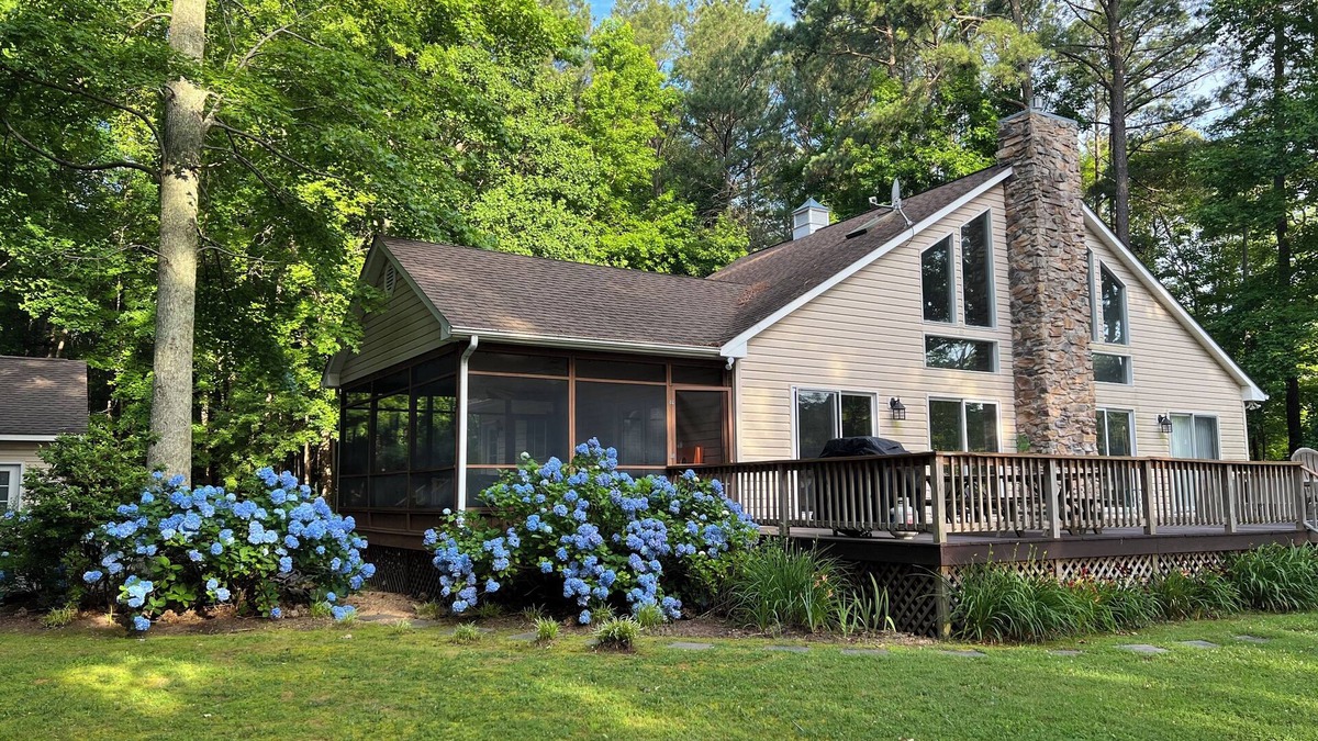 Reedville House | Cozy up for Fall at Sunrise Point. Fish and crab from private, waterfront dock!