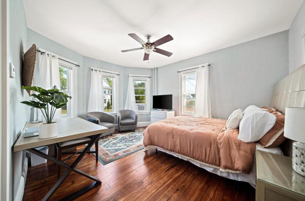 Oak Square Apartment | Cozy Up in 5BR Apt Near Charming Oak Square