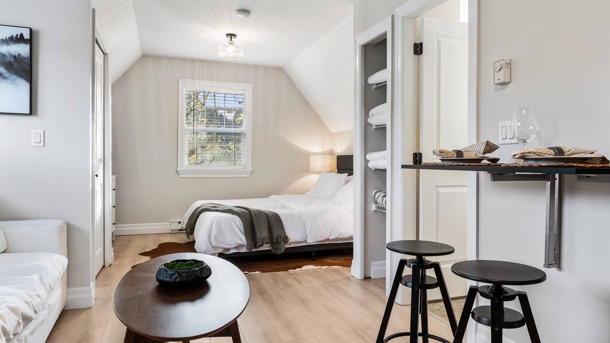 Sardis Apartment | Cozy up in our Garrison loft, walking distance to the Vedder river and shops.