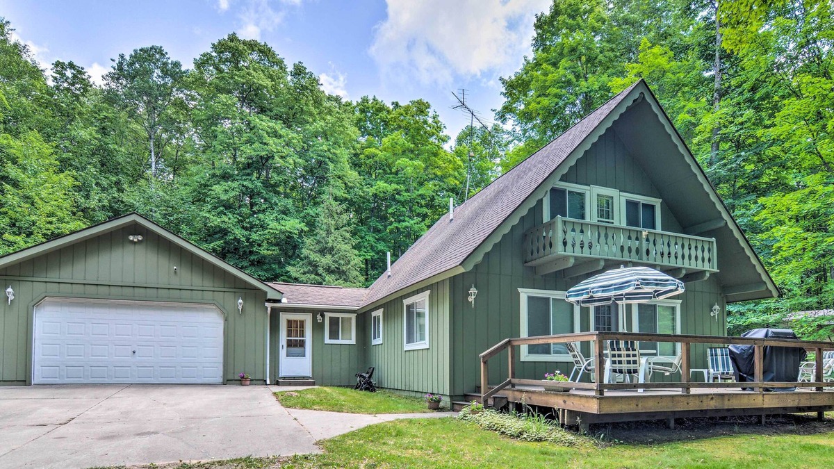 Elmira Cottage | Cozy Up North Cottage in Heart of Winter Sports!