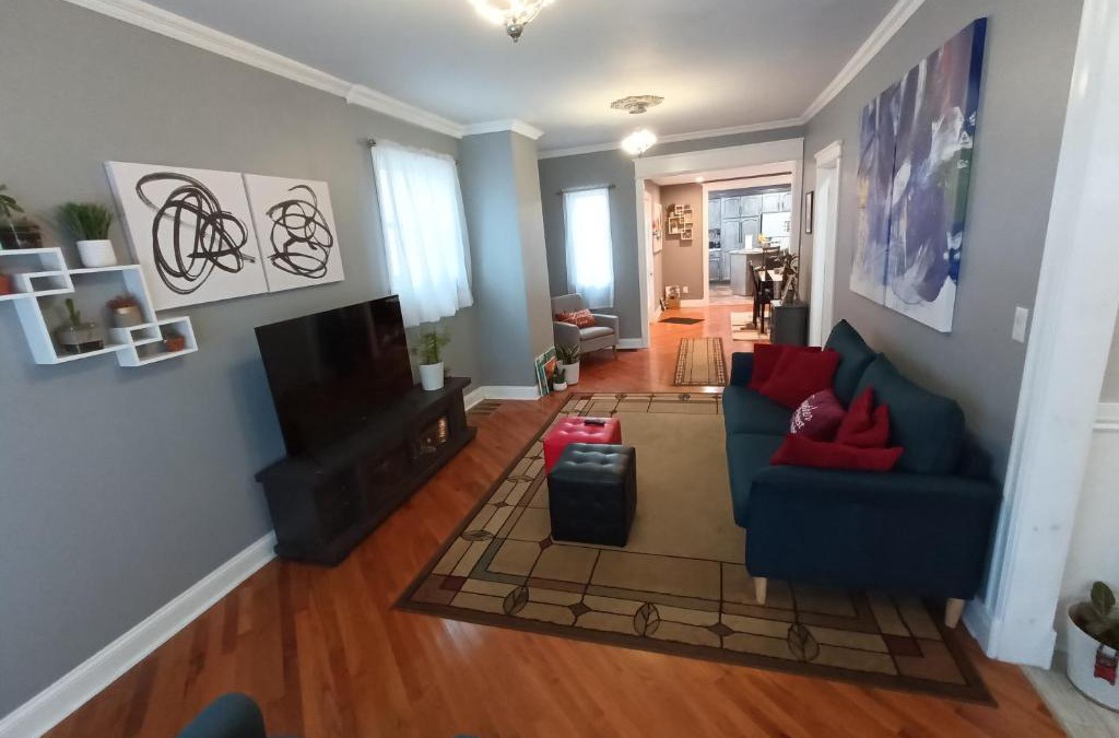Front Park Apartment | Cozy Updated 3-BR apartment near Peace Bridge
