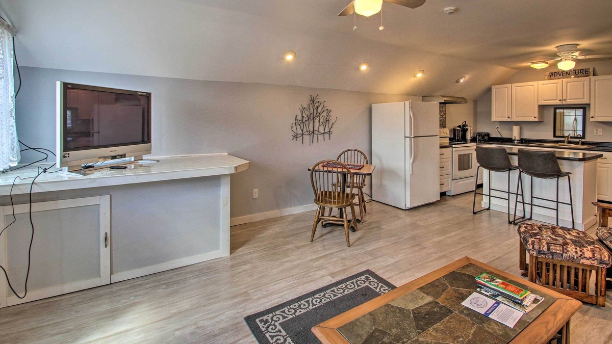 East Wakefield Apartment | Cozy & Updated Apt Near Lake Winnipesaukee!