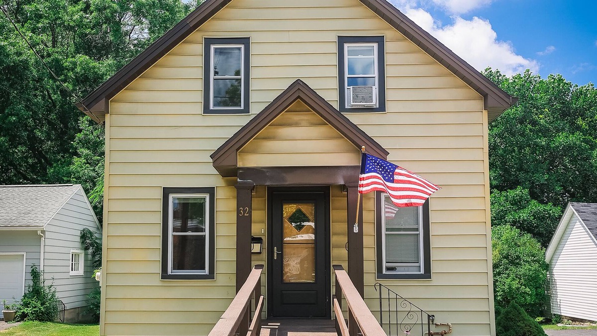 Orchard Park Cottage | Cozy Updated Cottage in the Village of Orchard Park Minutes to Highmark Stadium!