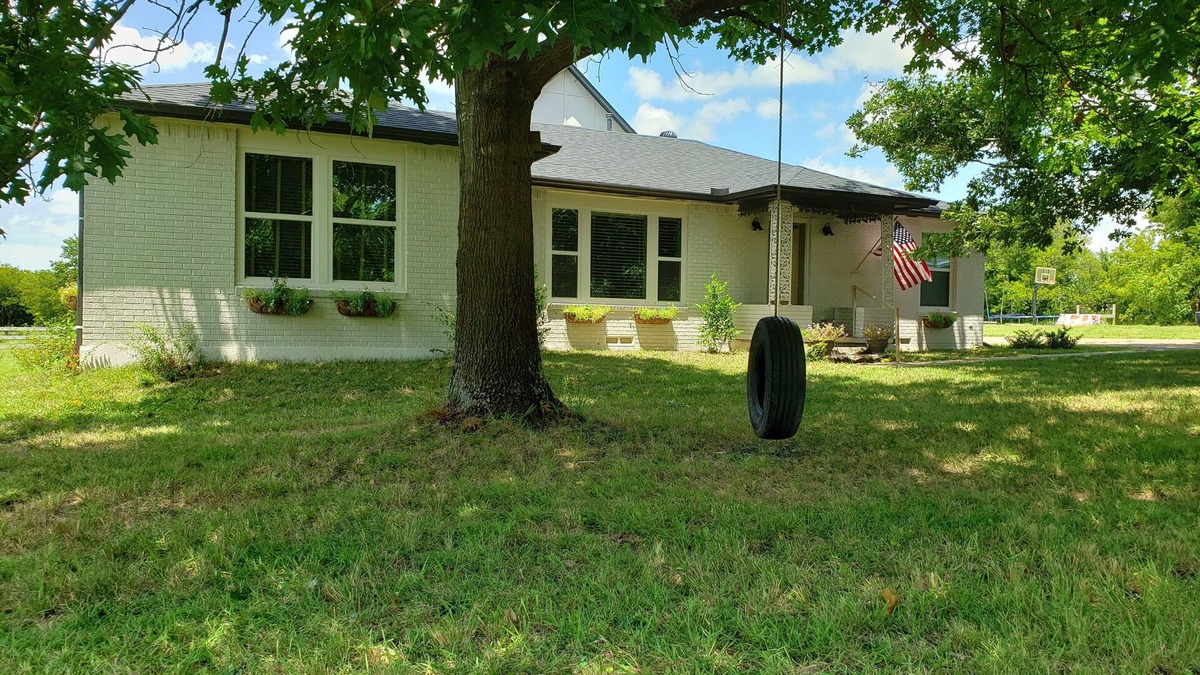 Rockwall House | Cozy updated farmhouse just minutes away from everything Rockwall