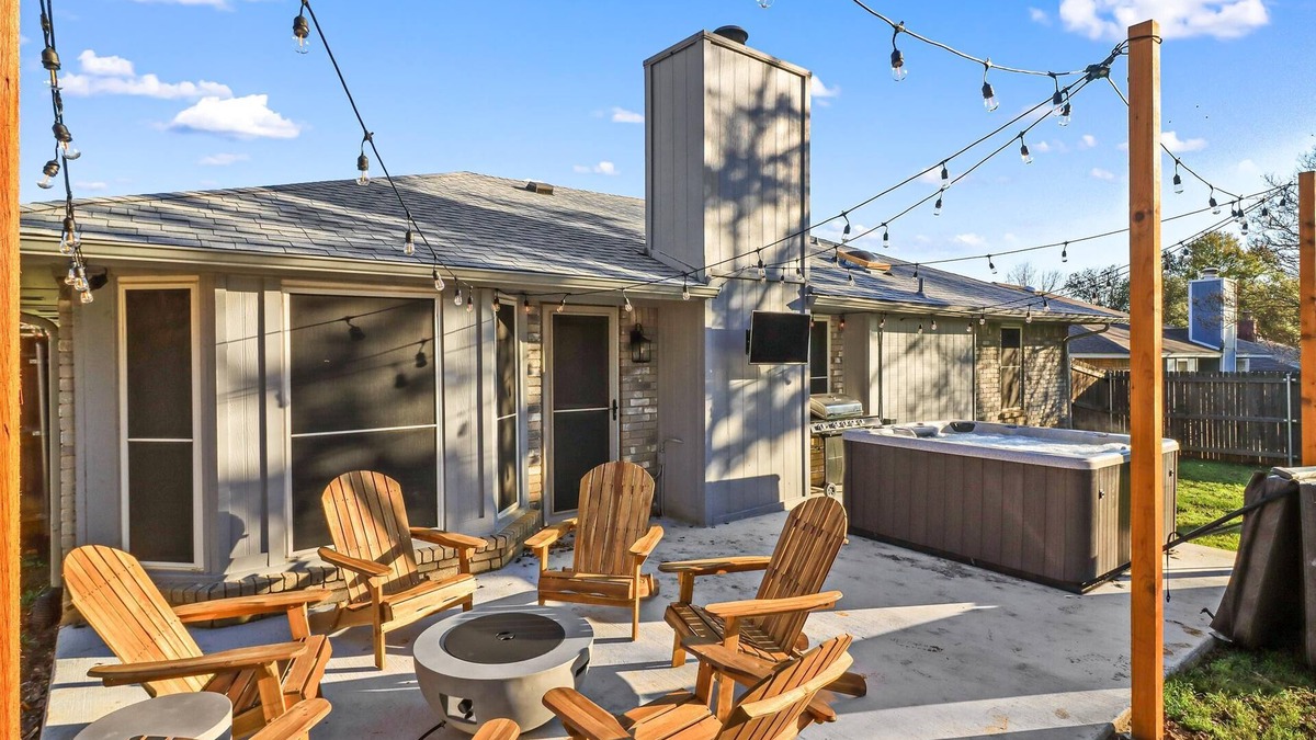 Euless House | Cozy Updated Home w/Hot Tub minutes from DFW Airport
