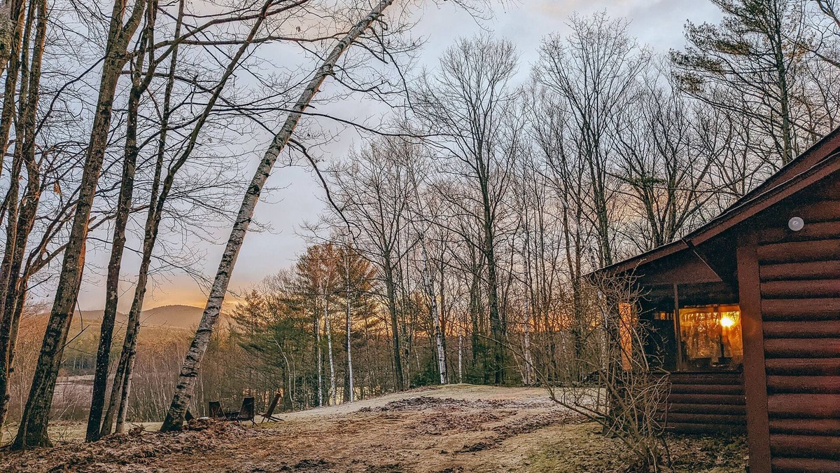 Fitzwilliam Cabin | Cozy Updated Log Cabin with Mountain Views close to Monadnock