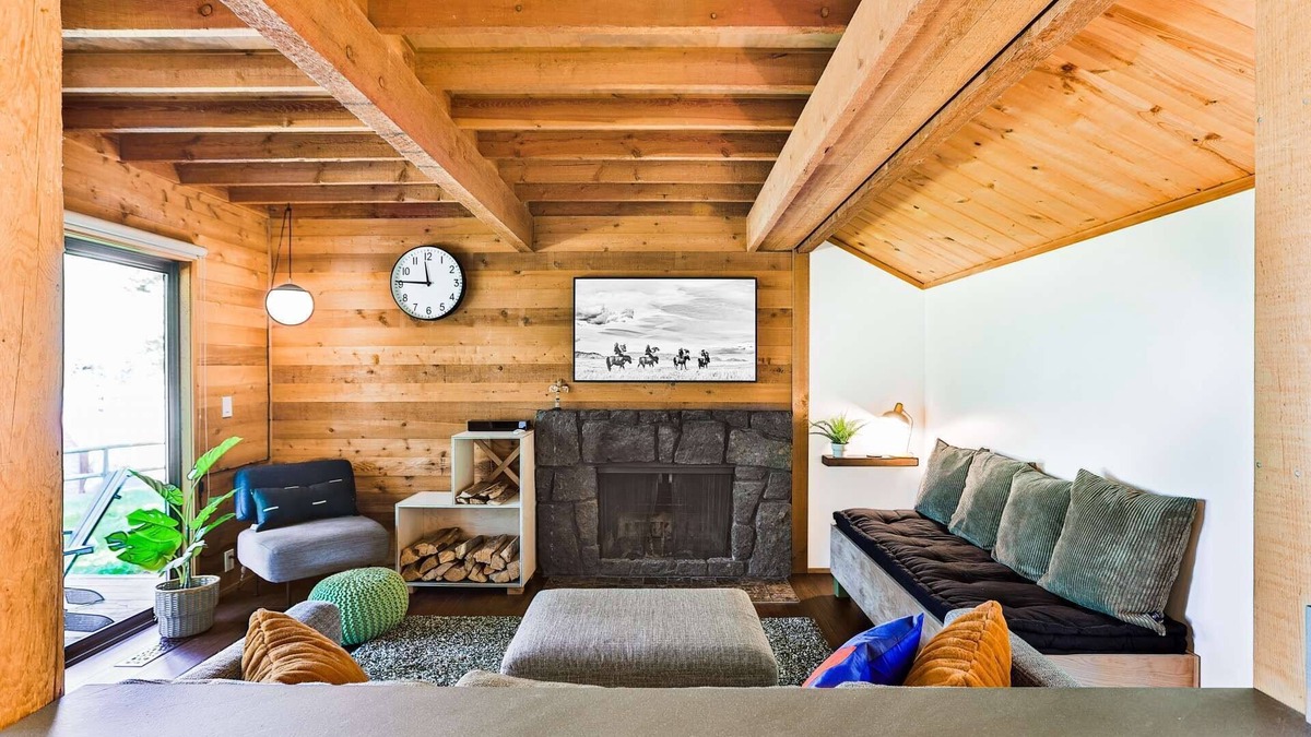 Sunriver Cabin | Cozy Updated Sunriver Cabin, 6 SHARC Passes, Floor to Ceiling Windows, Golf, Swim, Ski, and Explore