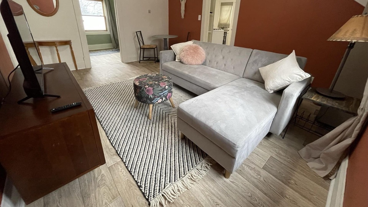 Stevens Point Apartment | Cozy Upper Unit in UWSP Neighborhood - 1.2 miles from SentryWorld