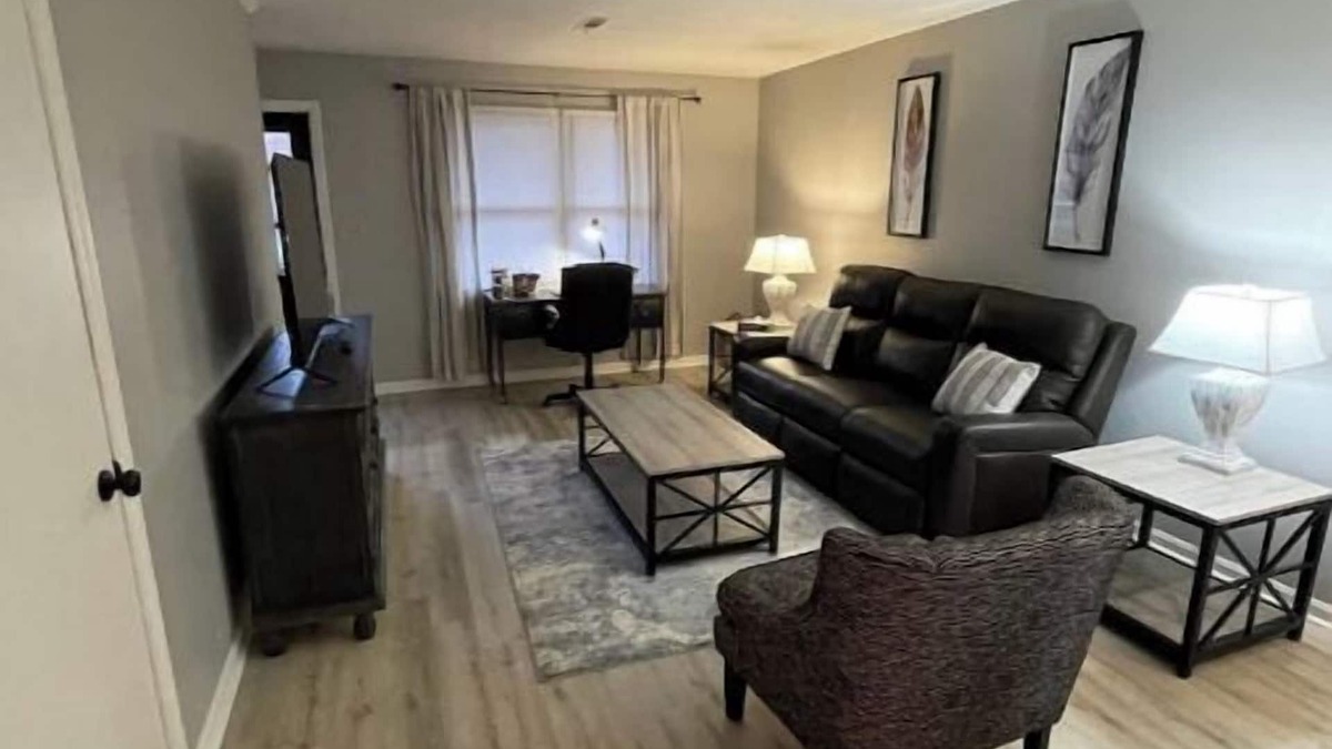 Lexington House | Cozy Uptown Lexington