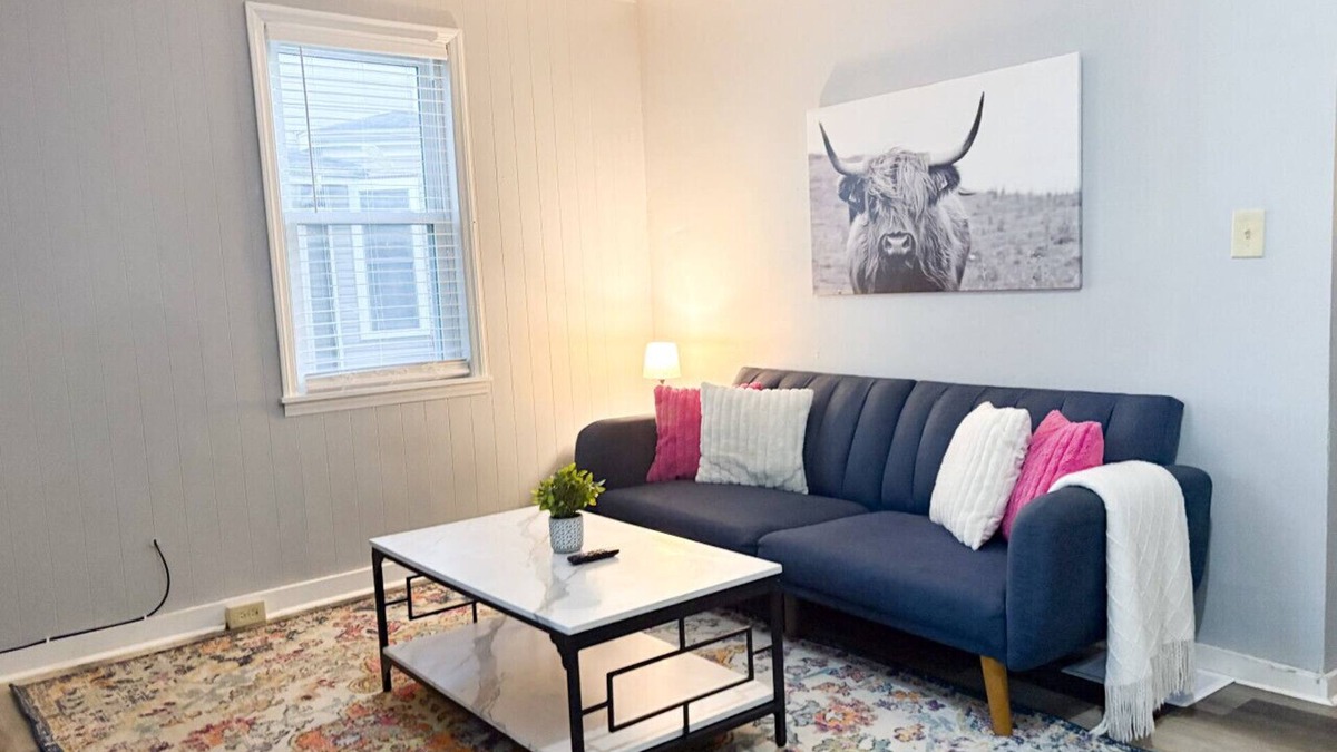 Piqua House | Cozy Urban Escape with 3 Bedrooms 1.5 bath