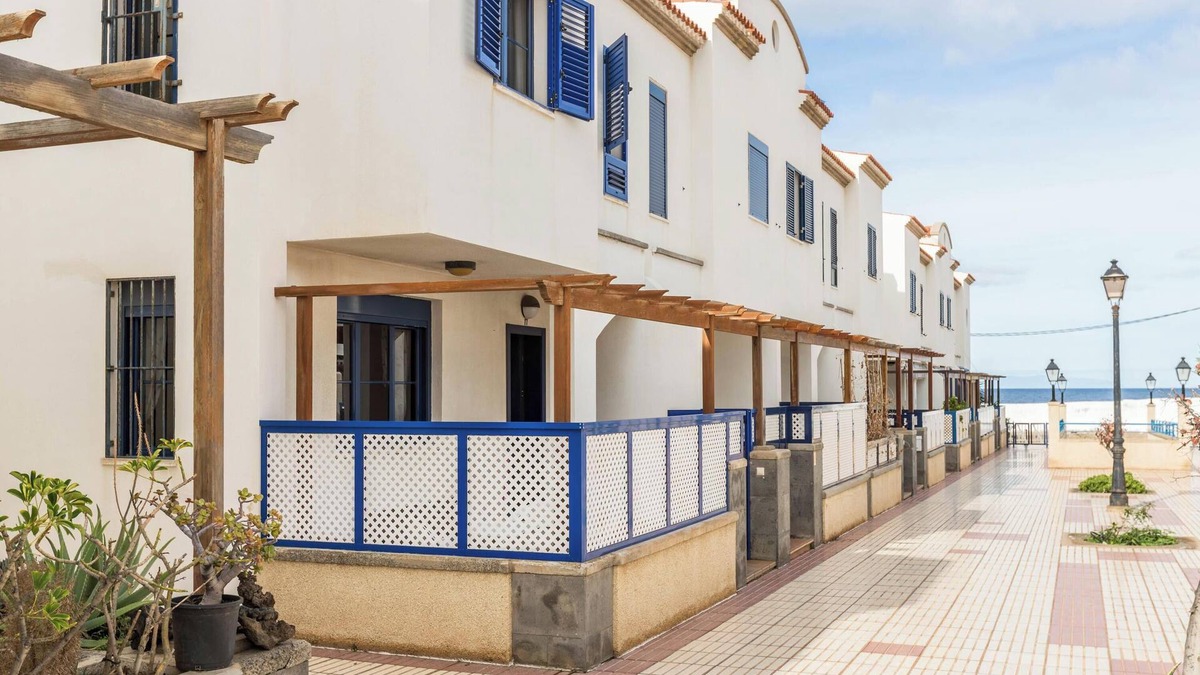 Puerto de las Nieves House | Cozy Vacation Home “Vivienda Agaete Paradise” close to the Beach with Wi-Fi & Terrace