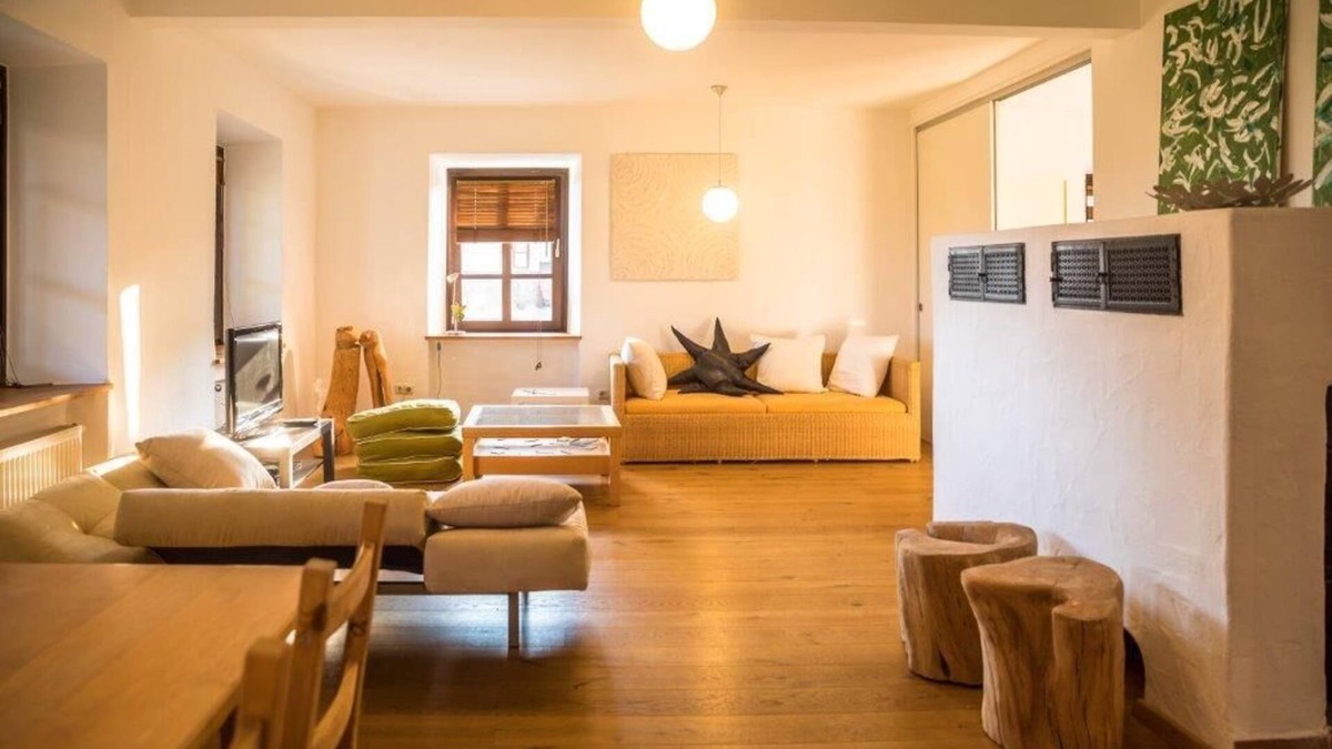 Deggendorf Apartment | Cozy vacation apartment (84 m²) with tiled stove and unique ambience