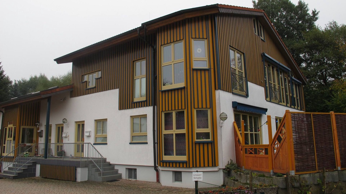 Jesberg Apartment | Cozy vacation apartment 200 sqm for up to 10 people, 6 bedrooms, near A49