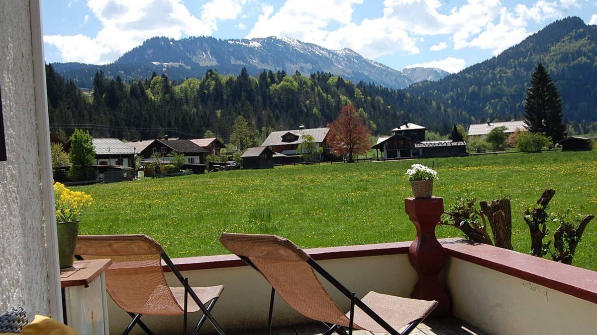 Tiefenbach House | Cozy vacation home at the Bächle in Tiefenbach near Oberstdorf with garden