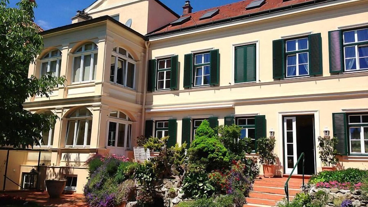 Bad Voeslau Apartment | Cozy vacation home in old Austrian flair