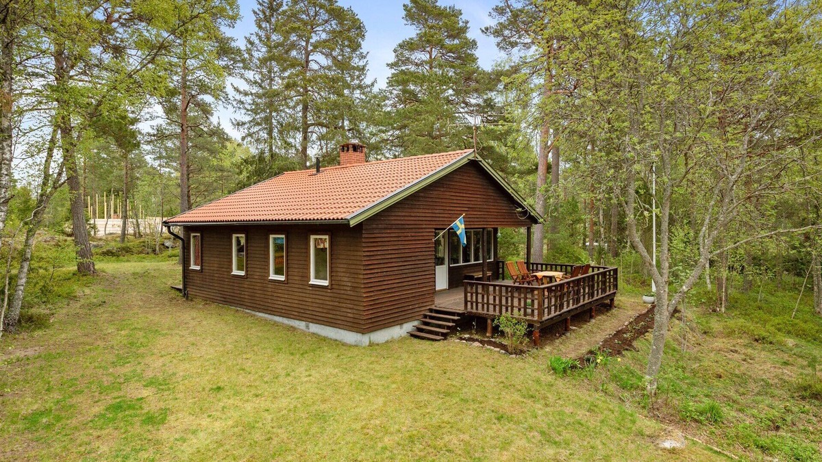 Vaddo House | Cozy vacation home in the forest - 10 min. walk from the beach