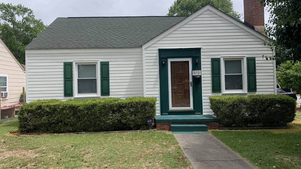 Lumberton House | Cozy Vacation Home, Jacuzzi Tub, Fenced Backyard