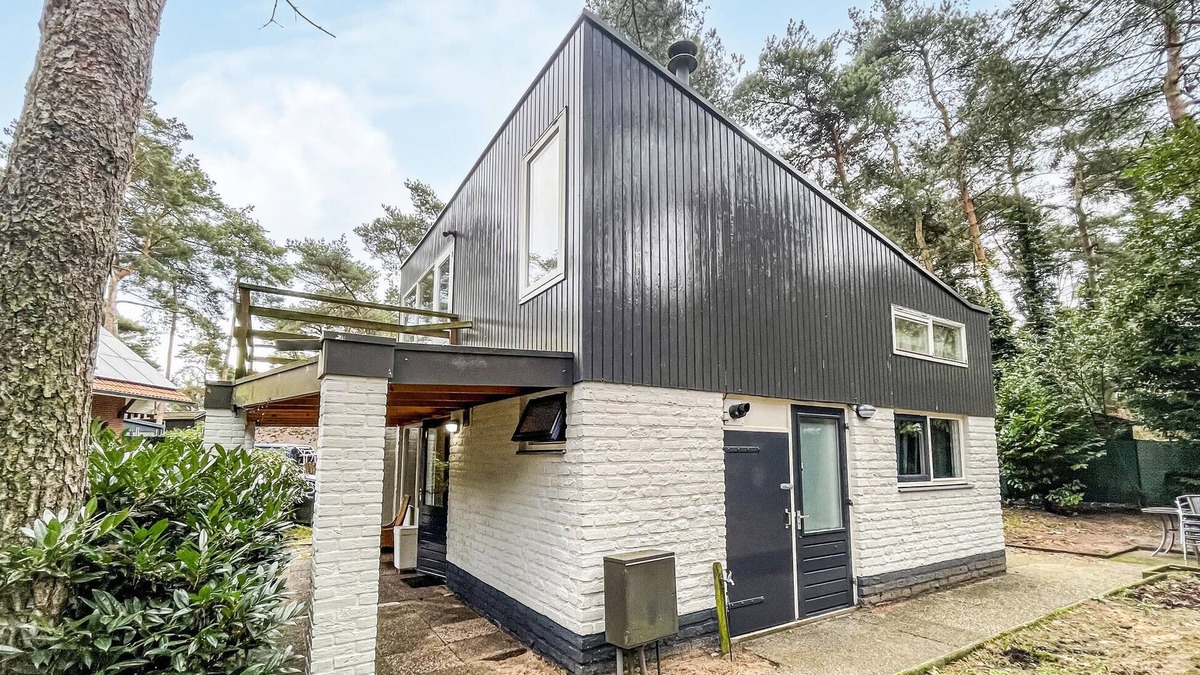 Langstraat House | Cozy vacation home on a camping site close to nature.