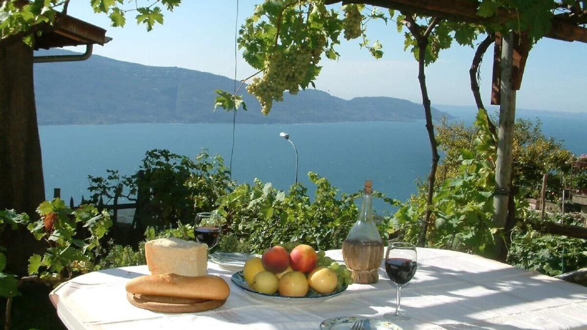 Muslone House | Cozy vacation home w/garden & patio & stunning view of the lake
