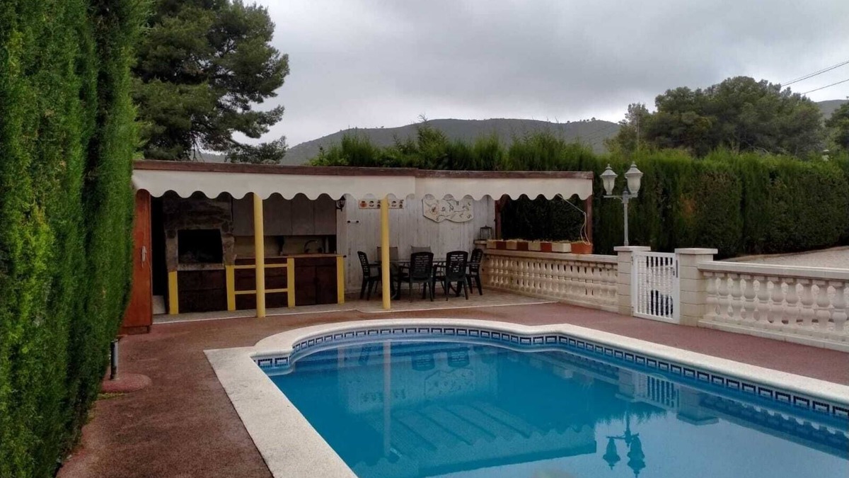 El Montmell Ski Chalet | Cozy villa with large private pool and complete barbecue