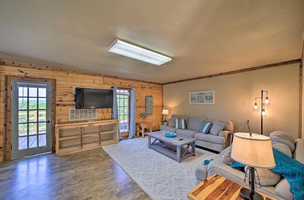 Vian House | Cozy Vian Cabin 1 Mi to Tenkiller State Park