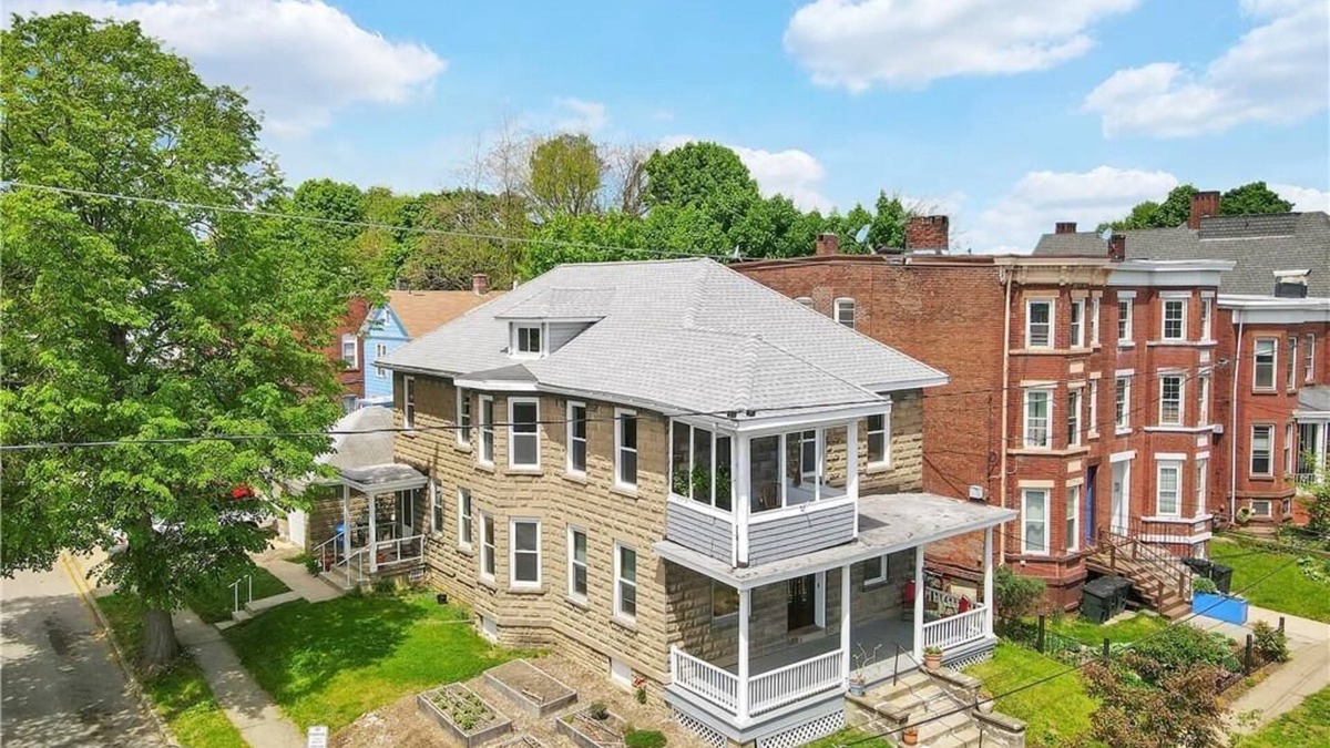 Newburgh Apartment | Cozy victorian getaway