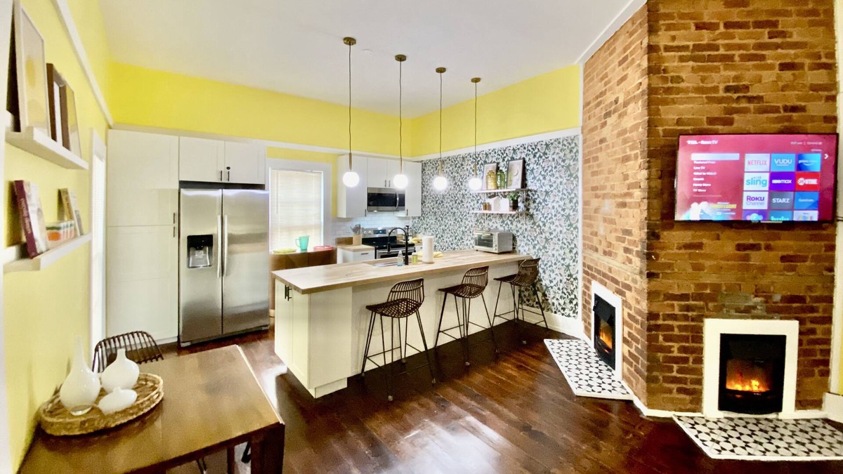 Morganton House | Cozy Victorian in the Center of downtown Morganton (Dog Friendly!)
