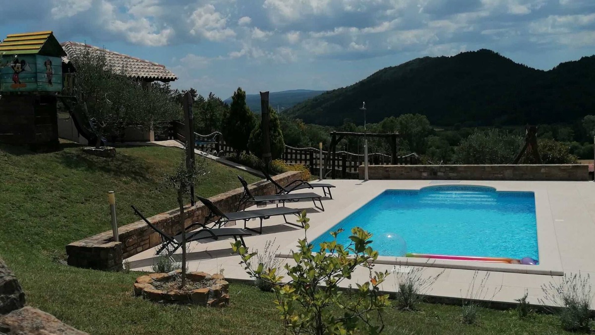 Gologoricki Dol Villa | Cozy villa with pool surrounded by nature