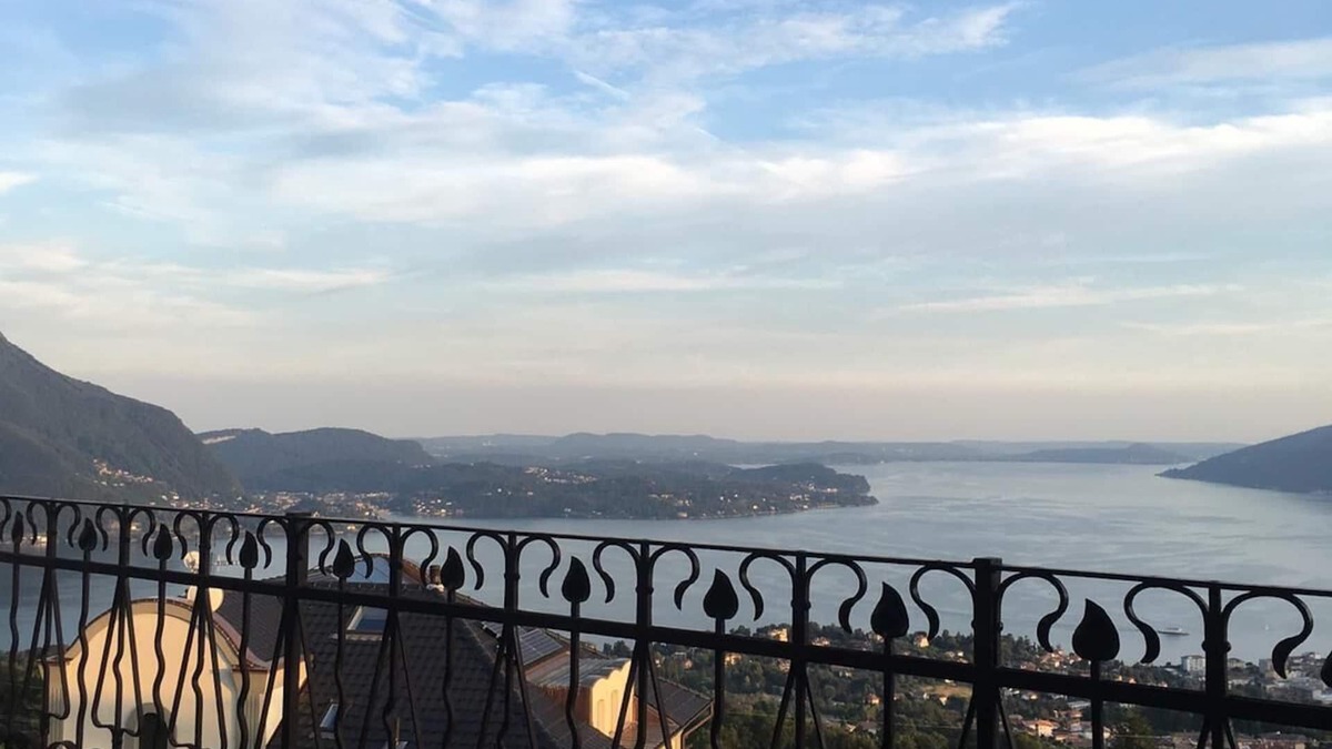 Bee Villa | Cozy villa with breathtaking views of Lake Maggiore