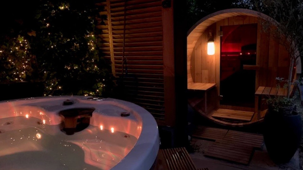 Den Ham Villa | Cozy villa with wellness tub, sauna and garden