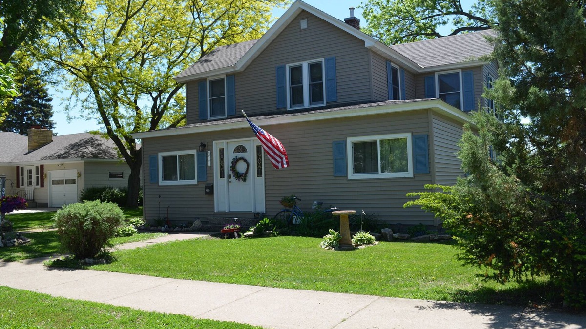 Lake City House | Cozy, Vintage Home, Quiet Neighborhood, Walk or Bike To Lake City's Attractions