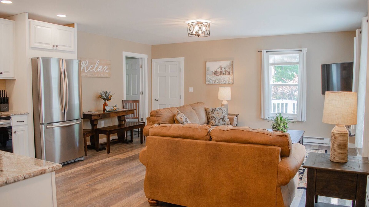East Durham House | Cozy Waterfall Oasis + Firepit