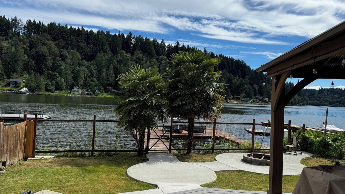 Eatonville Cabin | Cozy Waterfront Cabin on Ohop Lake in Eatonville