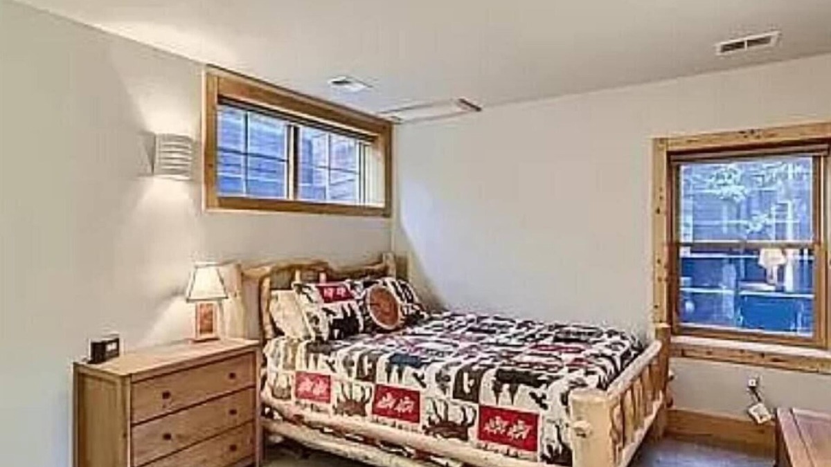 Lyons Ski Chalet | Cozy waterfront chalet at headwaters of Little Thompson river