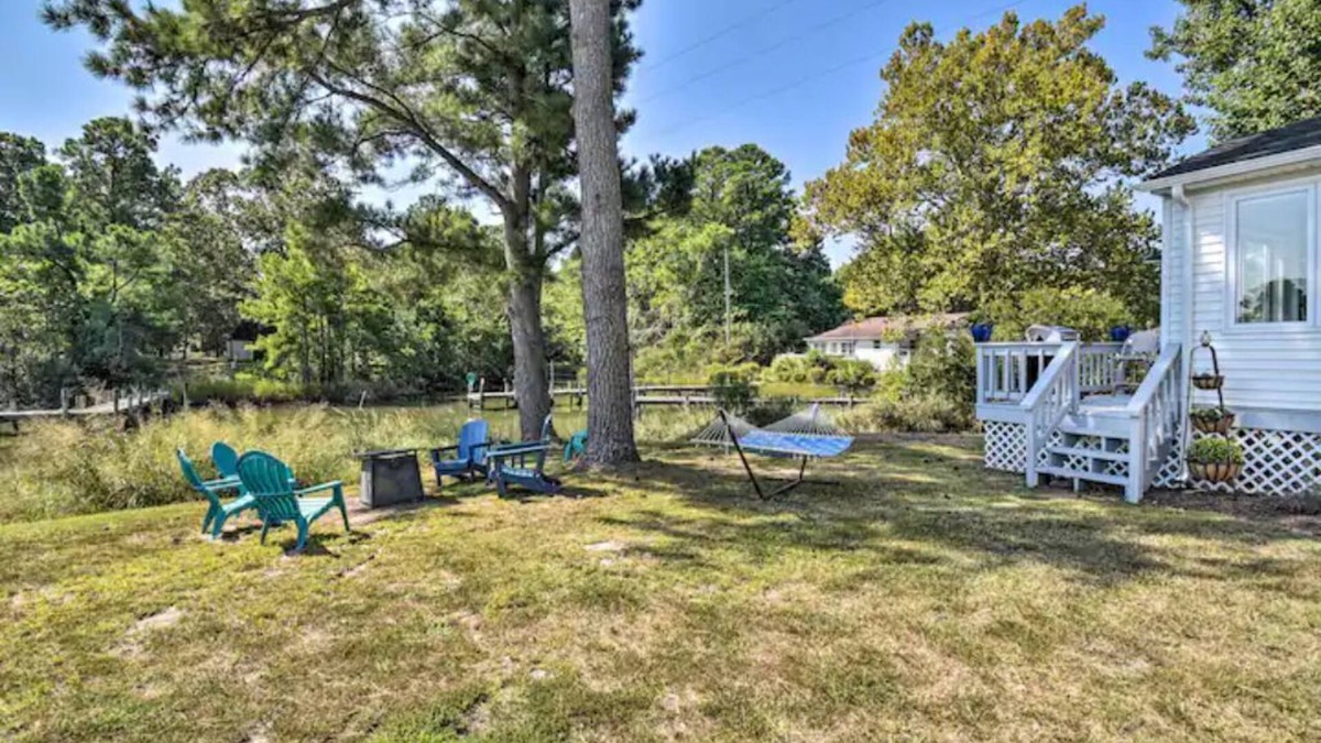 Deltaville House | Cozy Waterfront Cottage w/fire pit in Deltaville