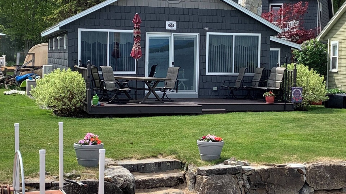 West Alton Cottage | Cozy waterfront cottage with Awesome sunsets & views of Lake Winni