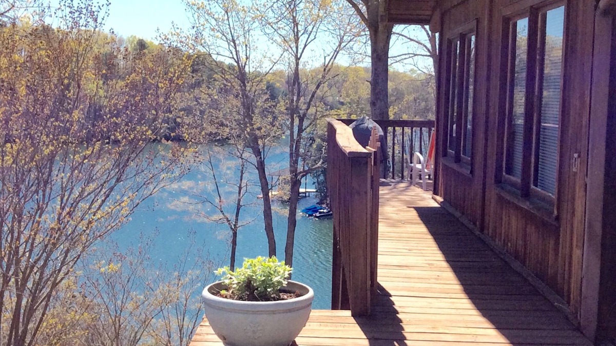 Huddleston House | Cozy Waterfront Cottage - Cabin 7 Cedar Key, No Wake Cove, Great Views!