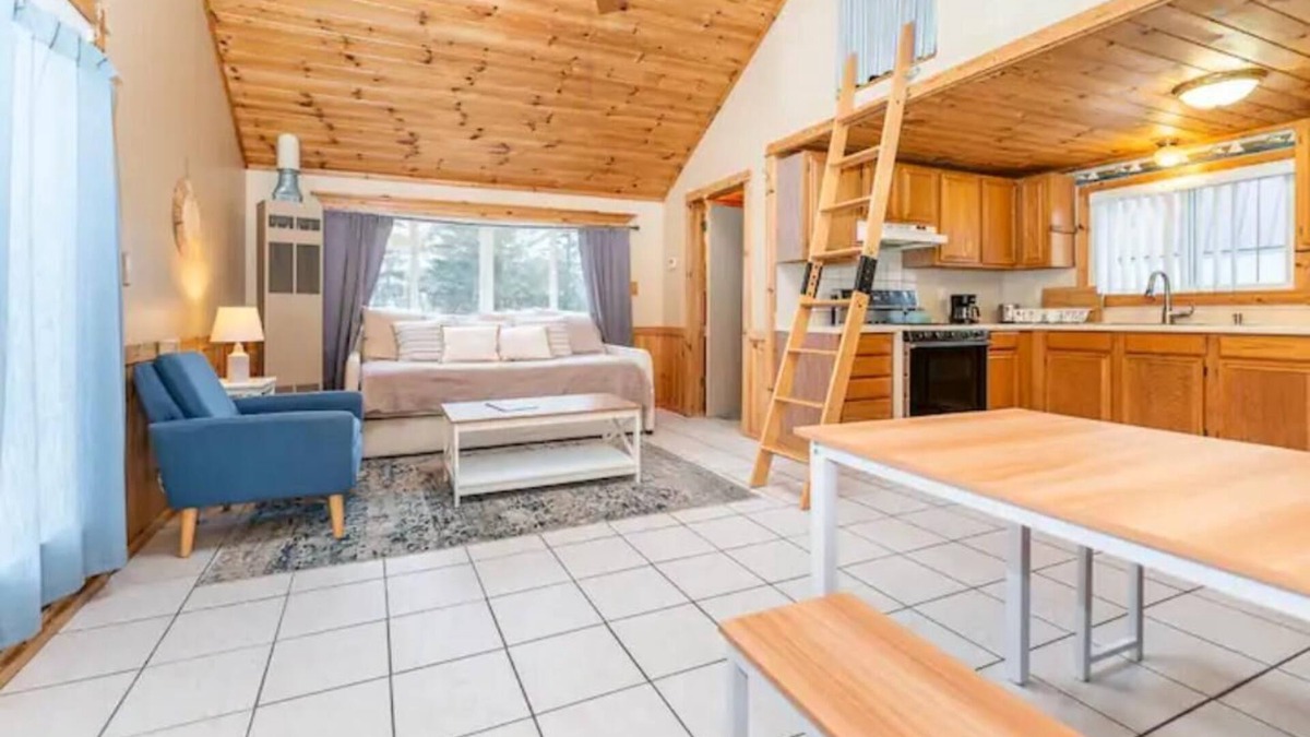 Gowen Cottage | Cozy Waterfront Cottage with Kayaks and Firepit