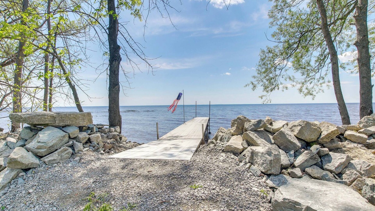 Oconto Cabin | Cozy Waterfront Home on the Bay of Green Bay!