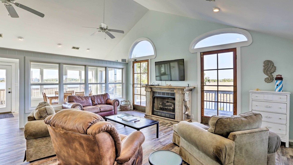 Crawfordville Cottage | Cozy Waterfront 'Island House' on Live Oak Island!