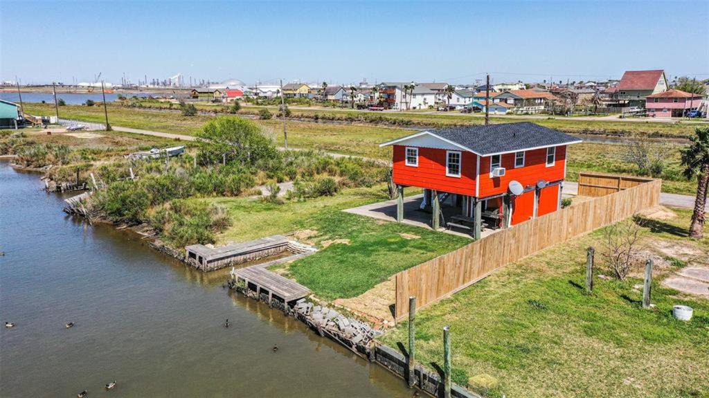 Hitchcock House | Cozy Waterfront Oasis