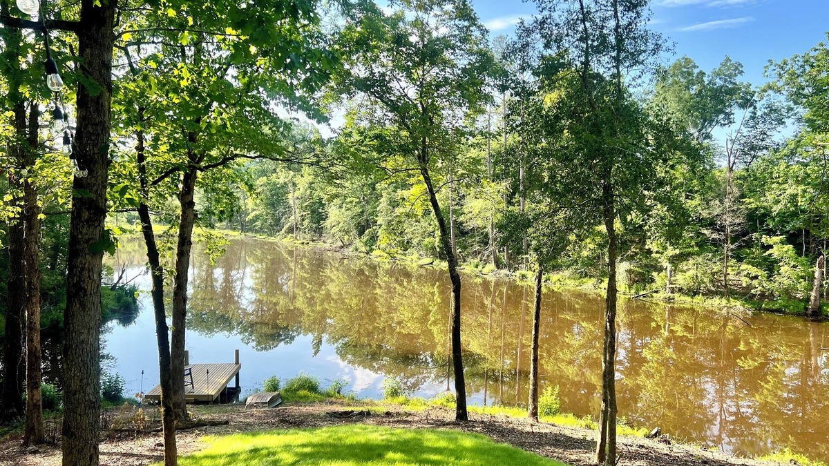 Cordova Cottage | Cozy Waterfront Retreat at McMichael Farms