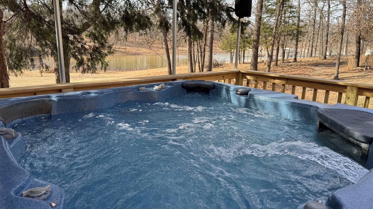 Longtown Apartment | Cozy Waterfront Studio with hot tub in Longtown