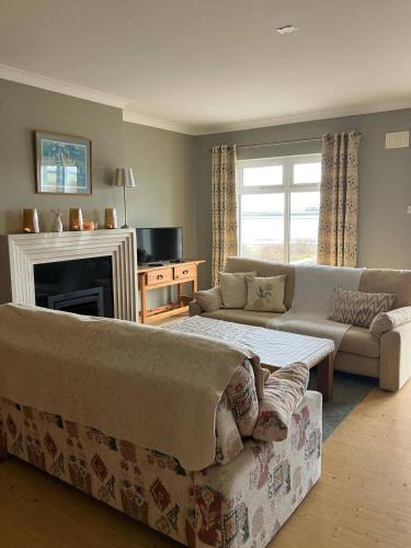 Ballyvaughan House | Cozy Waterside Retreat Ballyvaughan 3