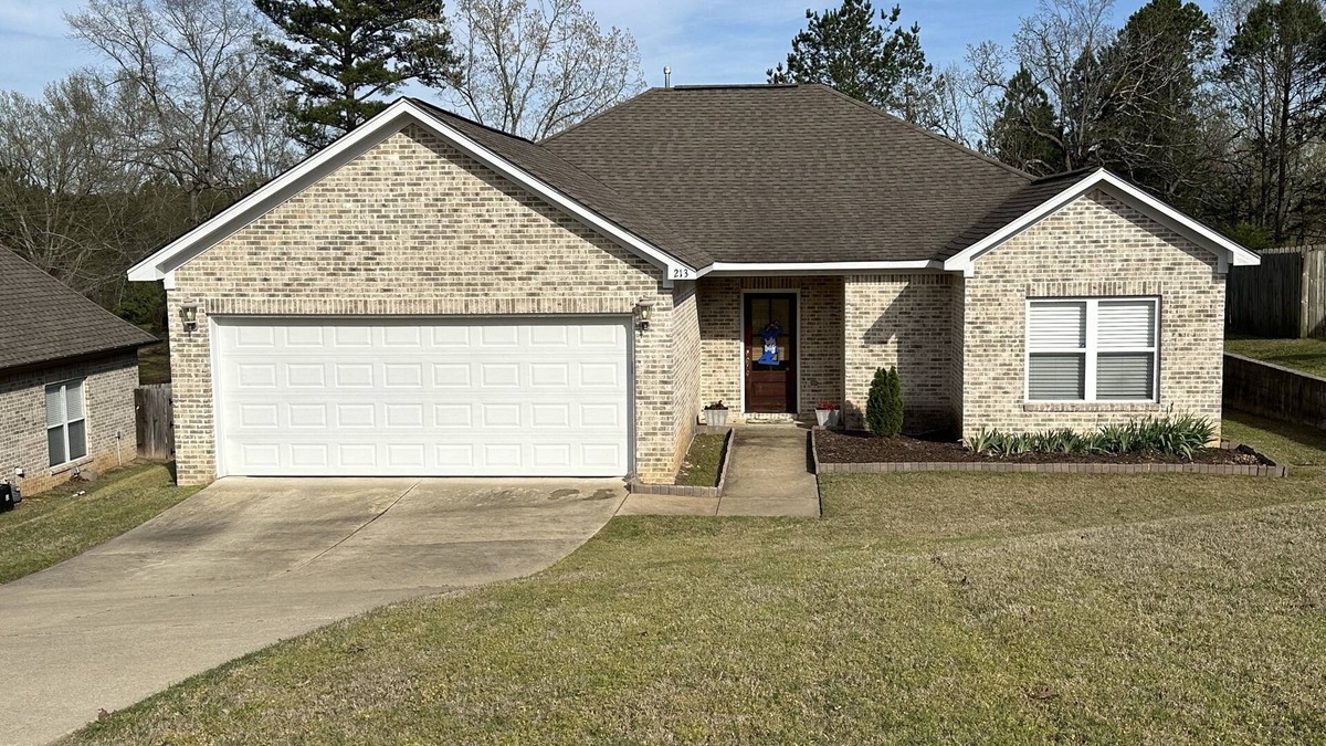 Oxford House | Cozy Weekend Rental