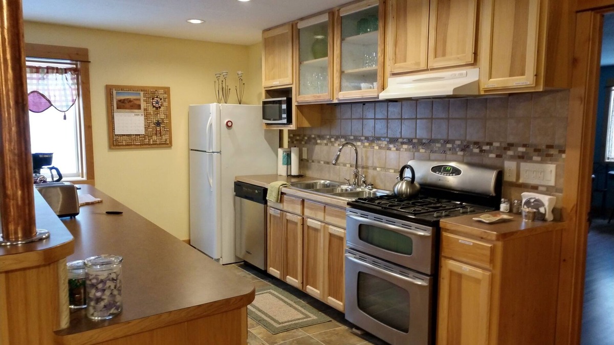 Bozeman Apartment | Cozy Well-Stocked Apartment, 30+ Day minimum stays