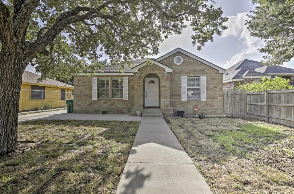Weslaco House | Cozy Weslaco Home with Backyard in Quiet Neighborhood