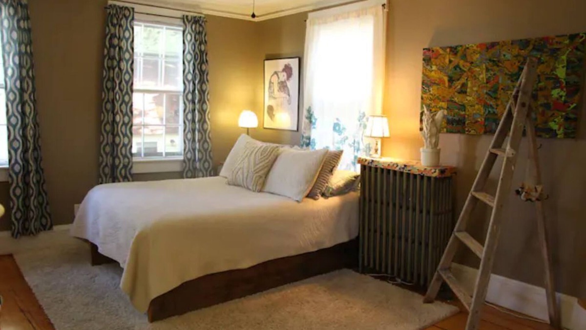 West End Apartment | Cozy West End apartment minutes from the Old Port